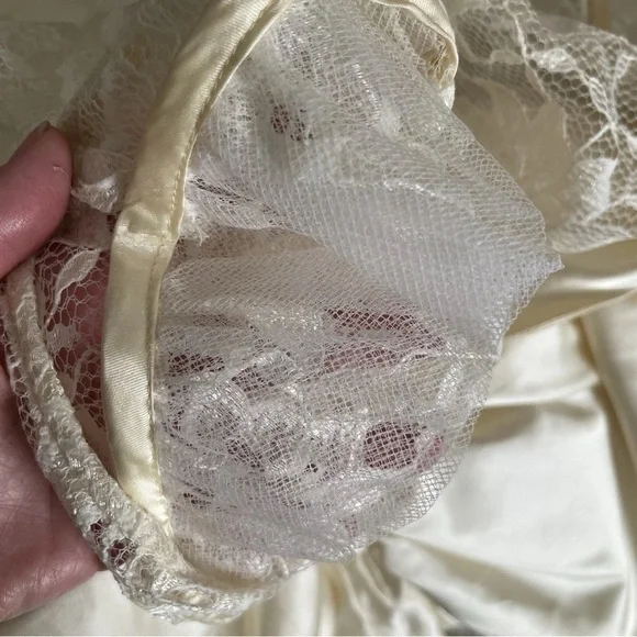 Vintage 60s Cream Wedding Dress ILGWU Drop Waist Bow Satin Lace Hi Lo Size Small - Picture 11 of 12